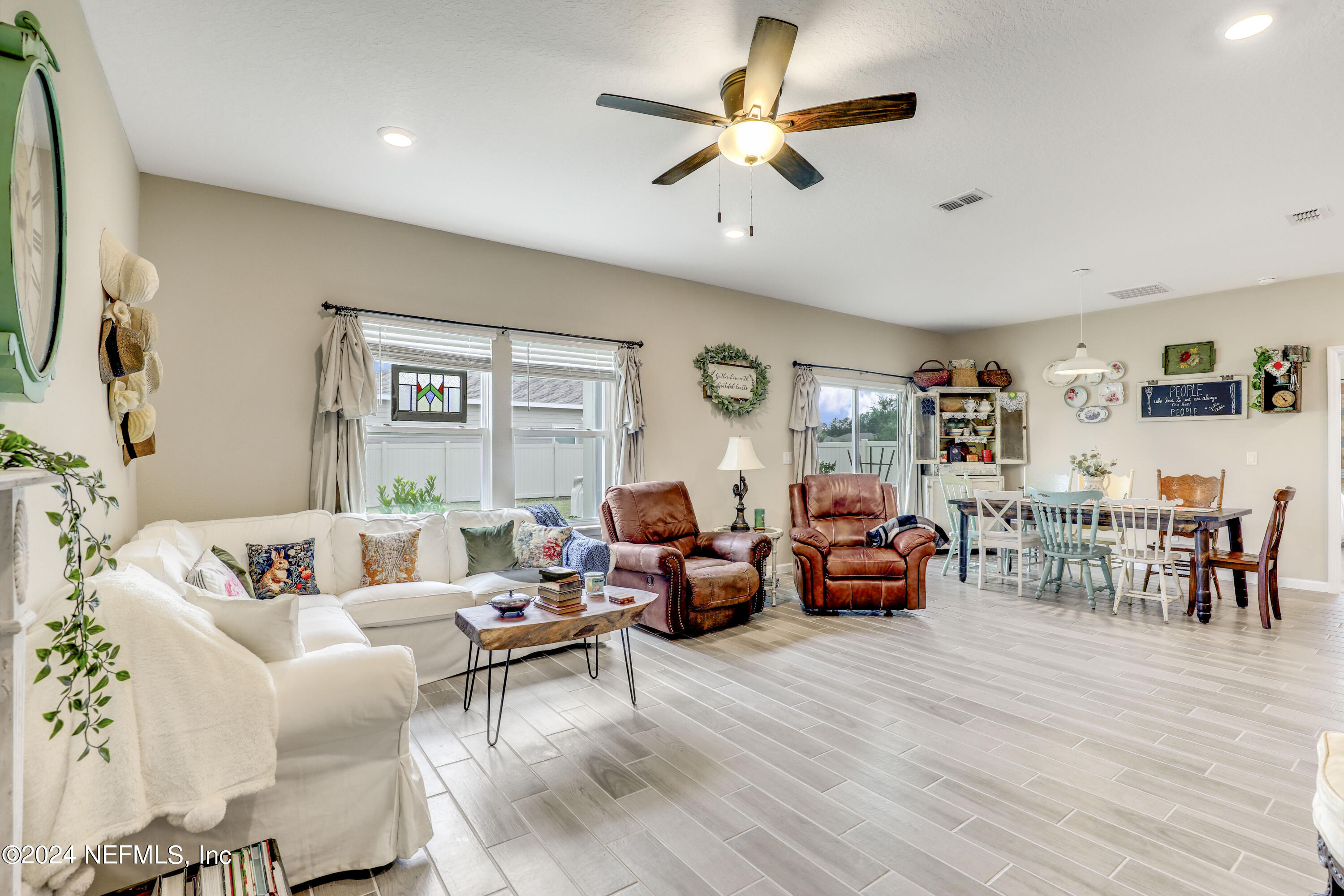 7453 Rimrock Court Jacksonville, FL 32222 - Photo 19 of 69 18 Living Room