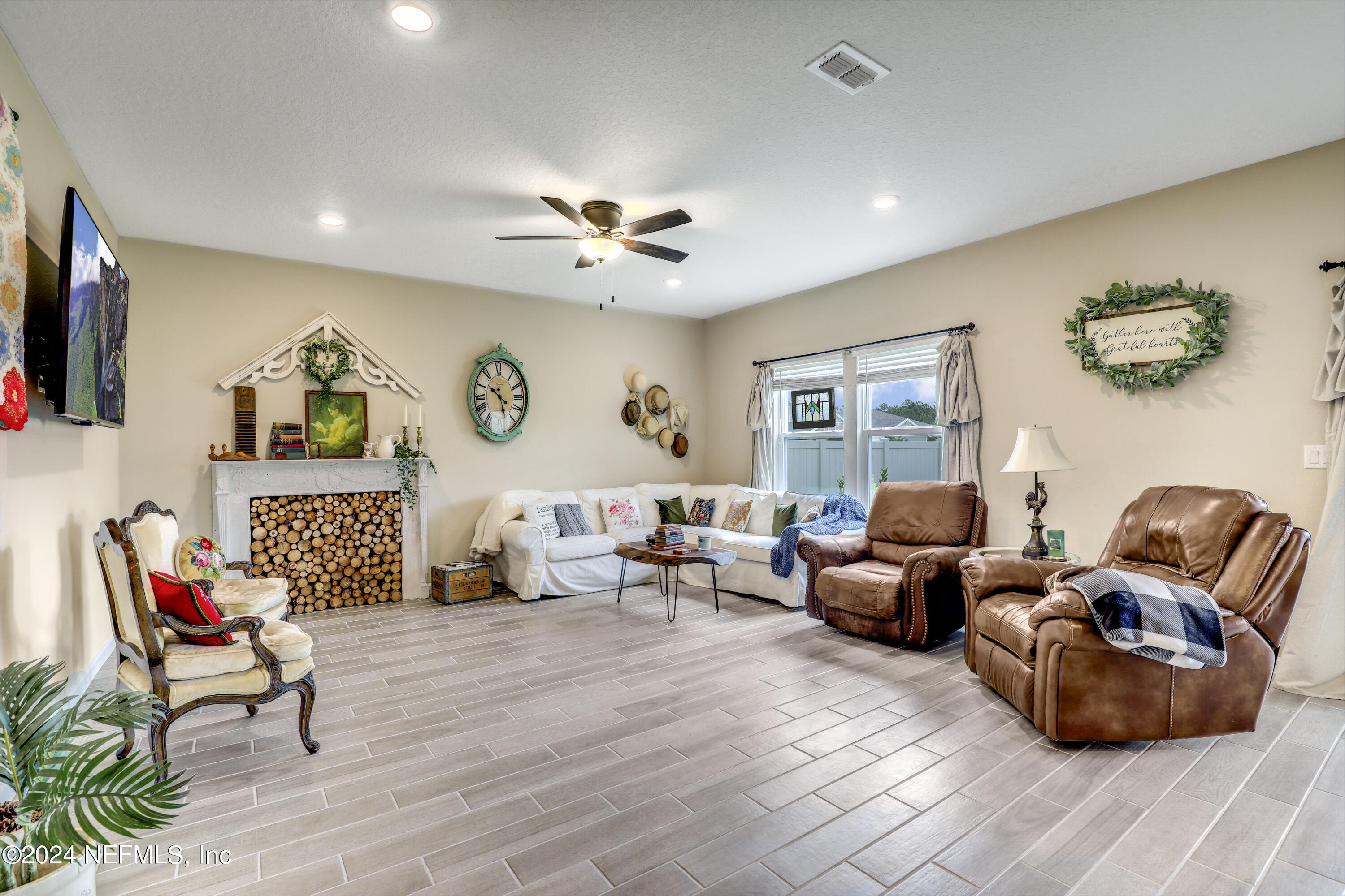 7453 Rimrock Court Jacksonville, FL 32222 - Photo 3 of 69 02 Living Room