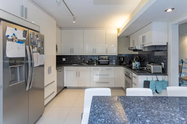 $1,950,000 | 155 Ocean Ln Drive, Unit 201, Key Biscayne, FL 33149