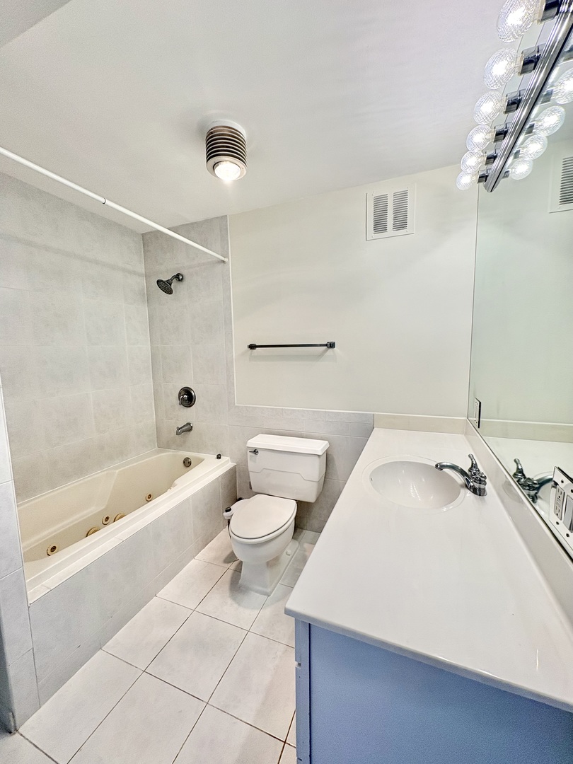 505 North Lake Shore Drive, Unit 3312 Chicago, IL 60611 - Photo 18 of 35 a bathroom with a bathtub a toilet and a shower