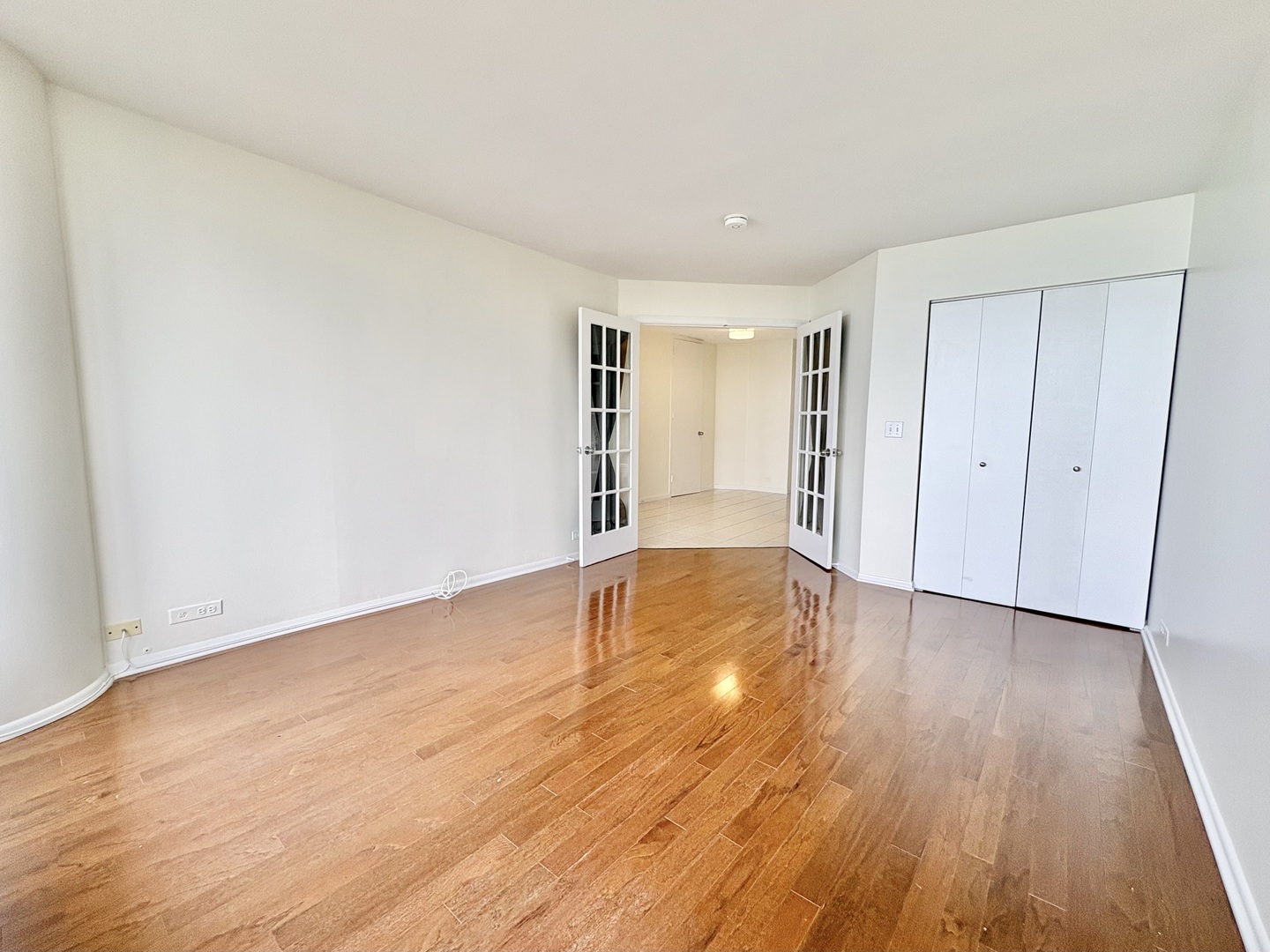 505 North Lake Shore Drive, Unit 3312 Chicago, IL 60611 - Photo 20 of 35 a view of empty room with wooden floor and entryway