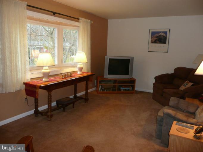 6906 Gillings Road Springfield, VA 22152 - Photo 1 of 20 Living Room