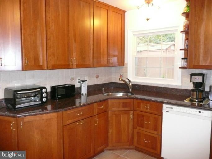 6906 Gillings Road Springfield, VA 22152 - Photo 2 of 20 Kitchen