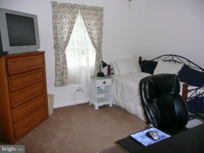 6906 Gillings Road Springfield, VA 22152 - Photo 11 of 20 Bedroom