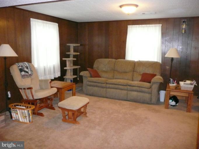 6906 Gillings Road Springfield, VA 22152 - Photo 12 of 20 Family Room