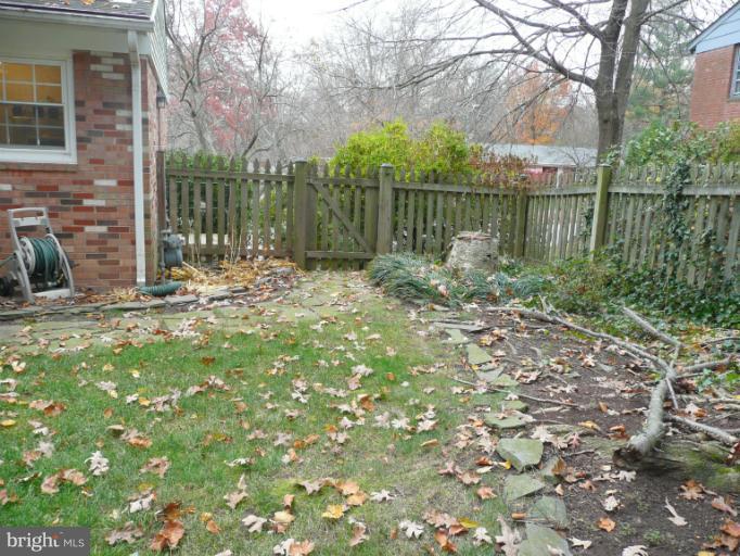 6906 Gillings Road Springfield, VA 22152 - Photo 15 of 20 Exterior (Rear)