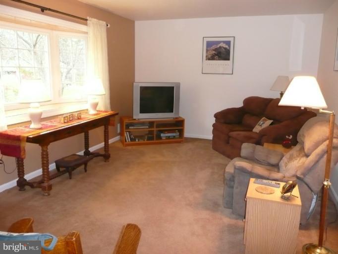 6906 Gillings Road Springfield, VA 22152 - Photo 16 of 20 Living Room