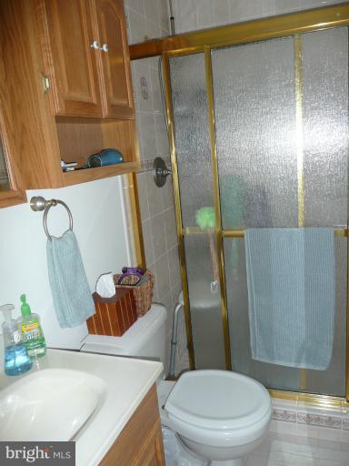 6906 Gillings Road Springfield, VA 22152 - Photo 3 of 20 Bath (Master)