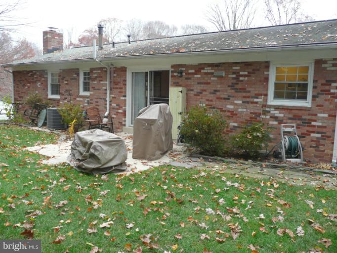 6906 Gillings Road Springfield, VA 22152 - Photo 7 of 20 Exterior (Rear)