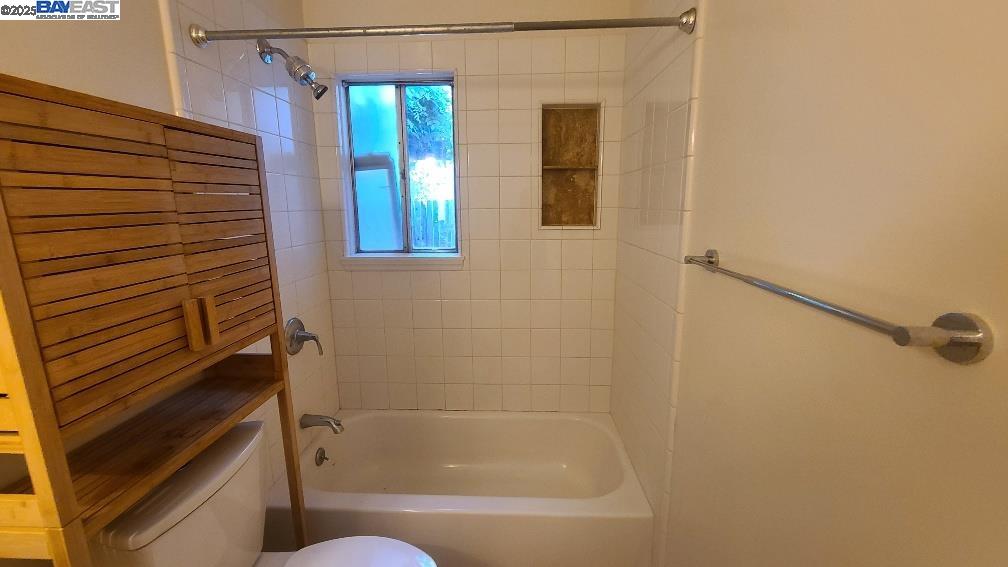 1501 L Street Davis, CA 95616 - Photo 14 of 23 a bathroom with a bathtub