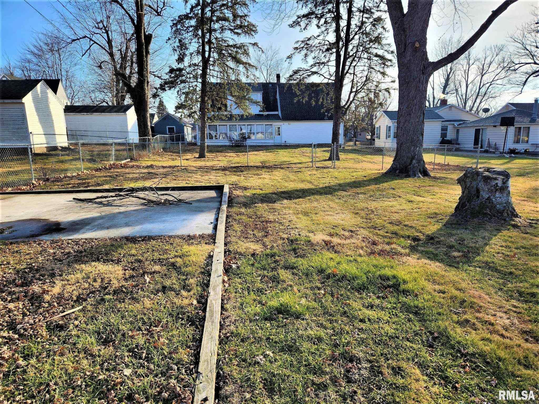 2017 Monroe Street Quincy, IL 62301 - Photo 26 of 27 Gallery Image 26