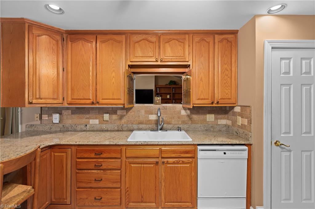 1239 Blackberry Ridge Drive High Point, NC 27265 - Photo 19 of 47 Gallery Image 19