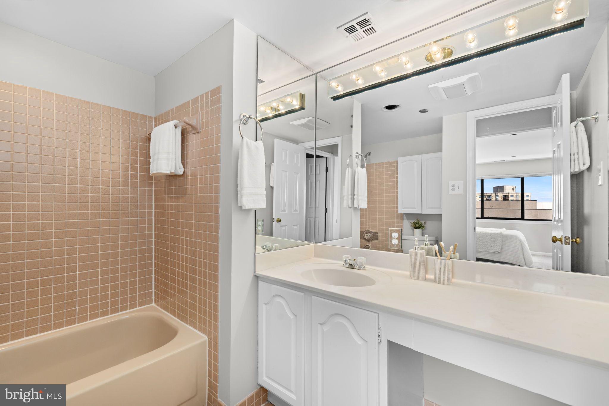 1301 North Courthouse Road, Unit 1805 Arlington, VA 22201 - Photo 27 of 40 Primary Bath