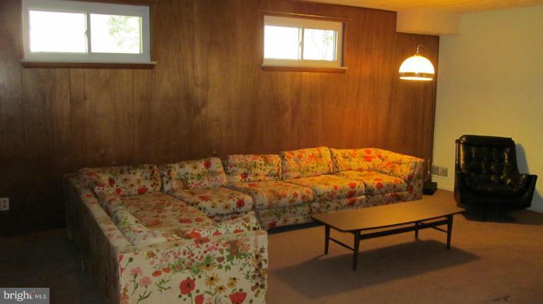 9501 Curran Road Silver Spring, MD 20901 - Photo 2 of 17 Family Room