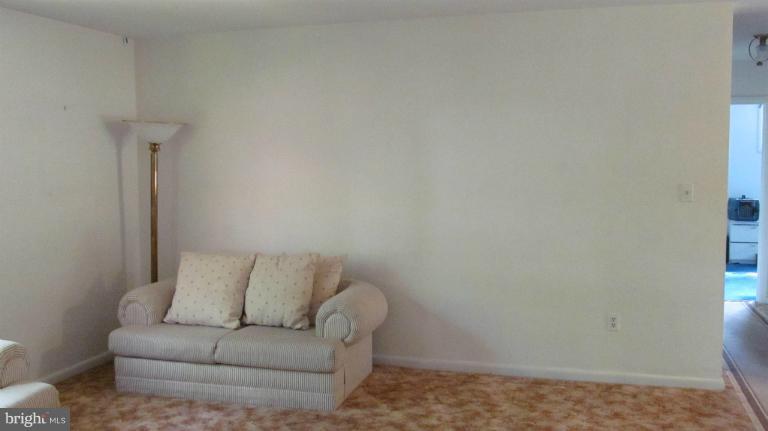 9501 Curran Road Silver Spring, MD 20901 - Photo 11 of 17 Living Room