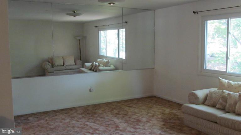 9501 Curran Road Silver Spring, MD 20901 - Photo 5 of 17 Dining Room