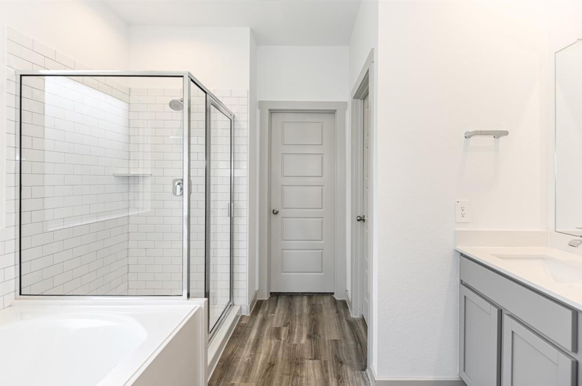7918 Brumly Lane Rosharon, TX 77583 - Photo 26 of 34 a bathroom with a bathtub and a shower