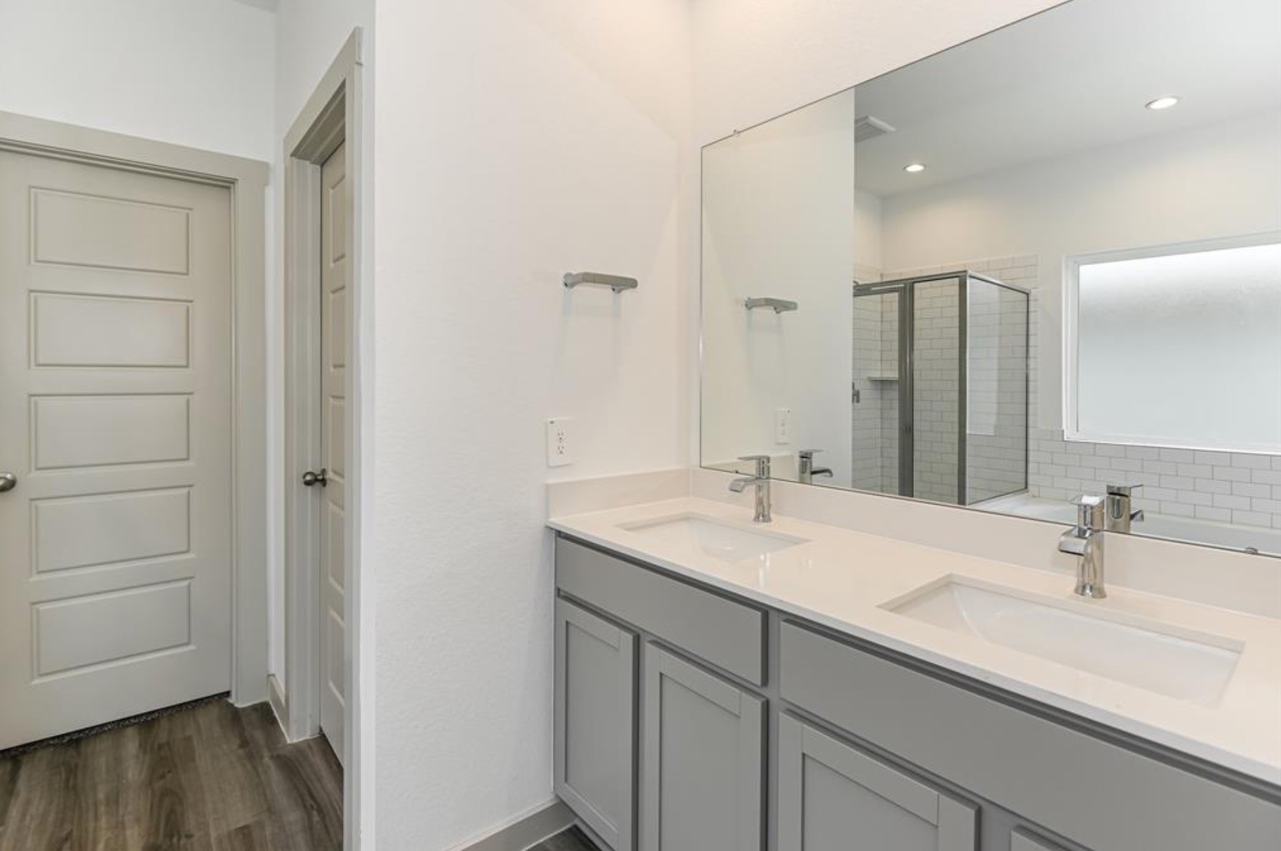 7918 Brumly Lane Rosharon, TX 77583 - Photo 27 of 34 a bathroom with a sink and a mirror