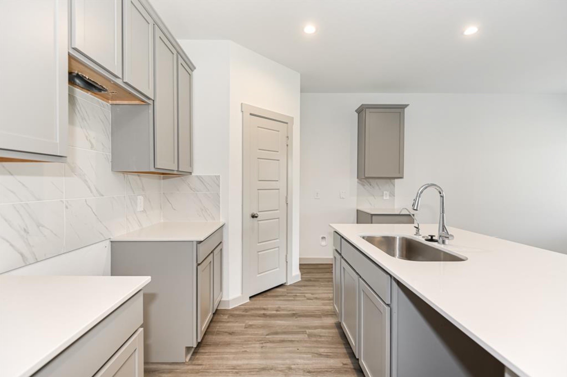 7918 Brumly Lane Rosharon, TX 77583 - Photo 4 of 34 a kitchen that has a sink and a stove in it