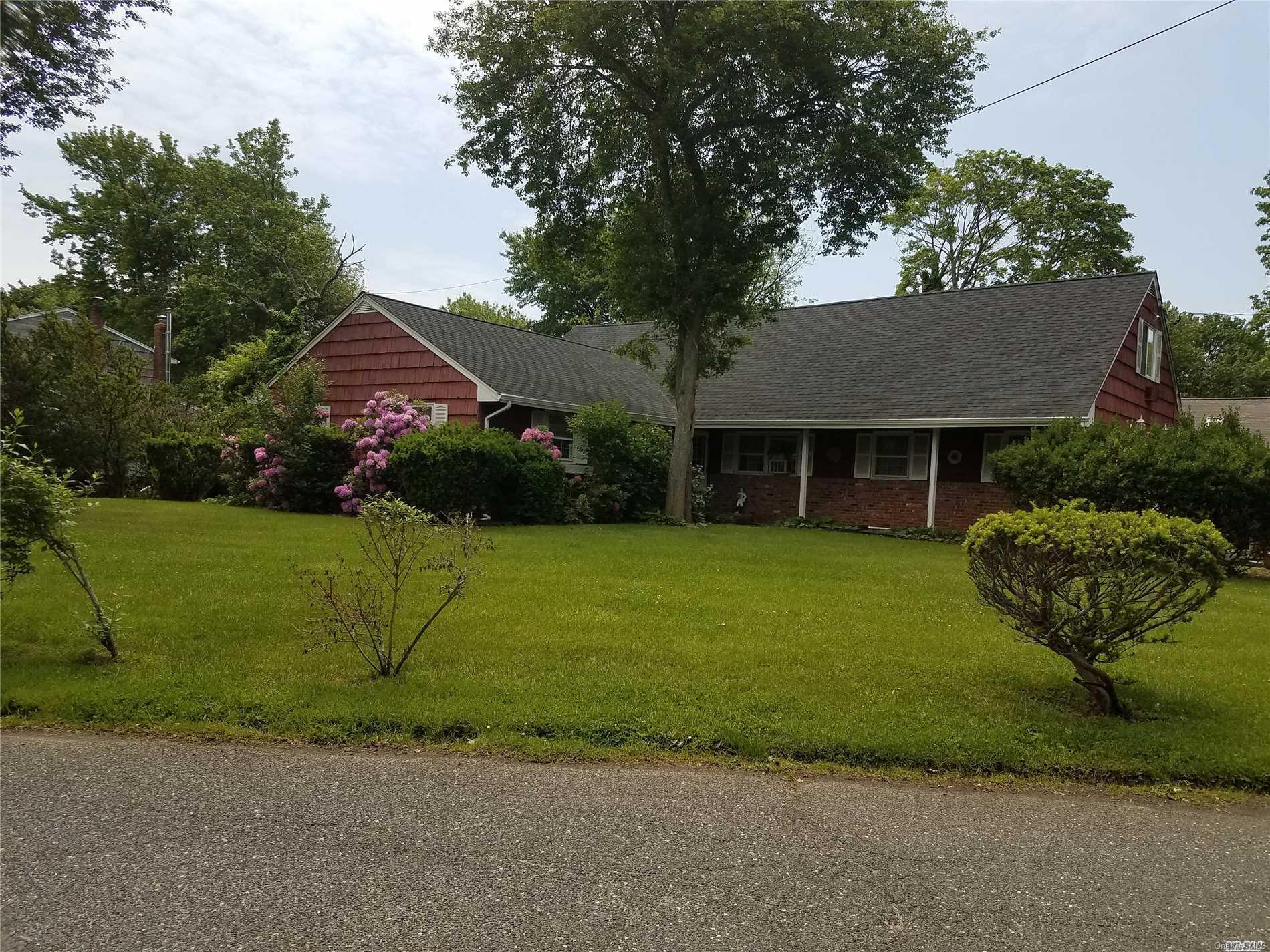 162 Blue Point Road Oakdale, NY 11769 - Photo 1 of 1 Front