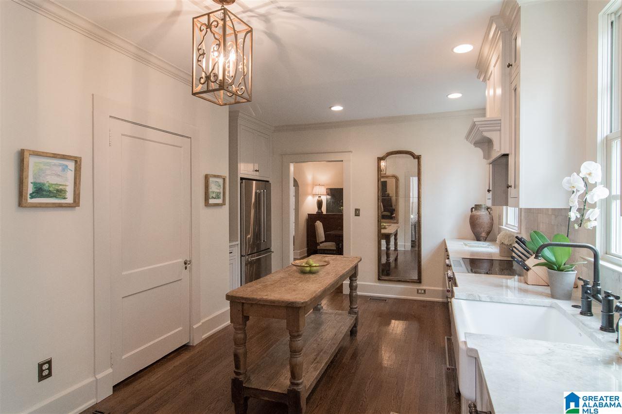 1602 Oxmoor Road Birmingham, AL 35209 - Photo 5 of 40