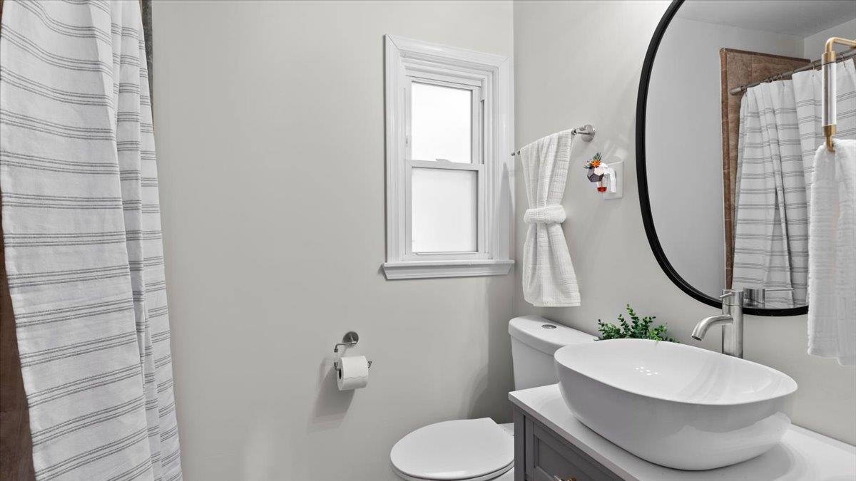 5596 Rich Road Memphis, TN 38120 - Photo 20 of 34 a bathroom with a toilet sink and mirror