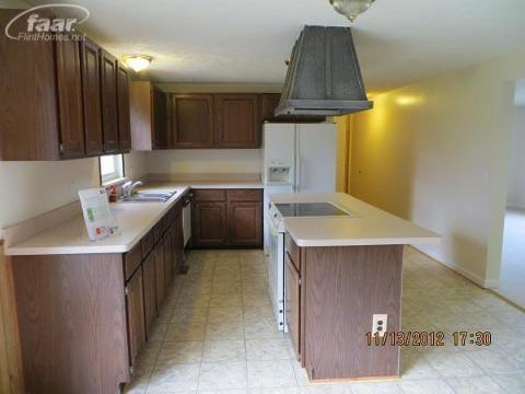 12830 Barnes Road Byron, MI 48418 - Photo 3 of 18 20195888-2.JPG