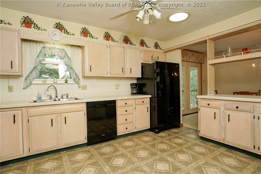 1000 Rustling Road South Charleston, WV 25303 - Photo 11 of 32 Gallery Image 11