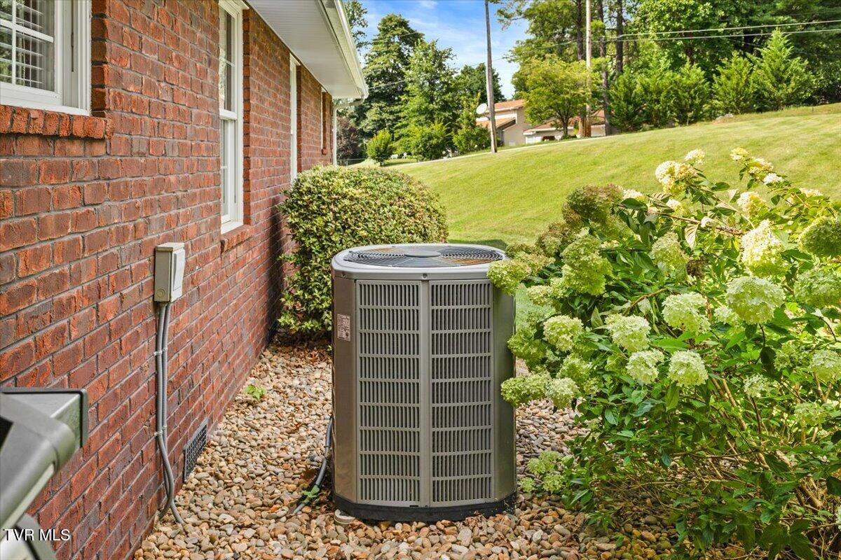 108 Ridgeland Drive Johnson City, TN 37601 - Photo 11 of 41 34-128A3801