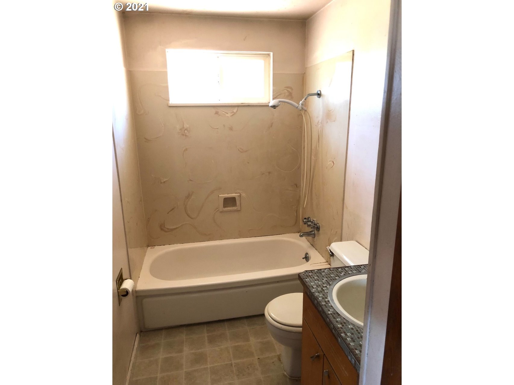 5816 F Street Springfield, OR 97478 - Photo 8 of 12