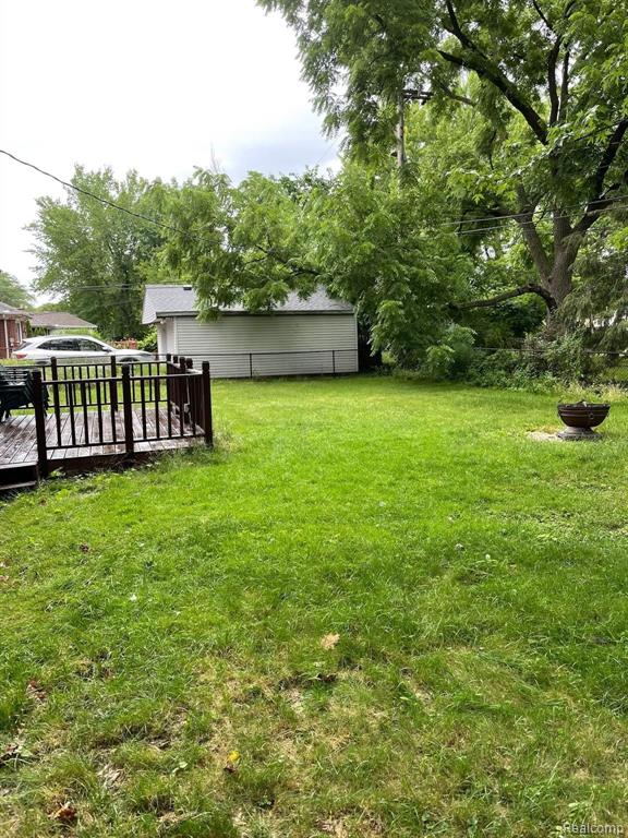 19796 Holiday Road Grosse Pointe Woods, MI 48236 - Photo 21 of 23