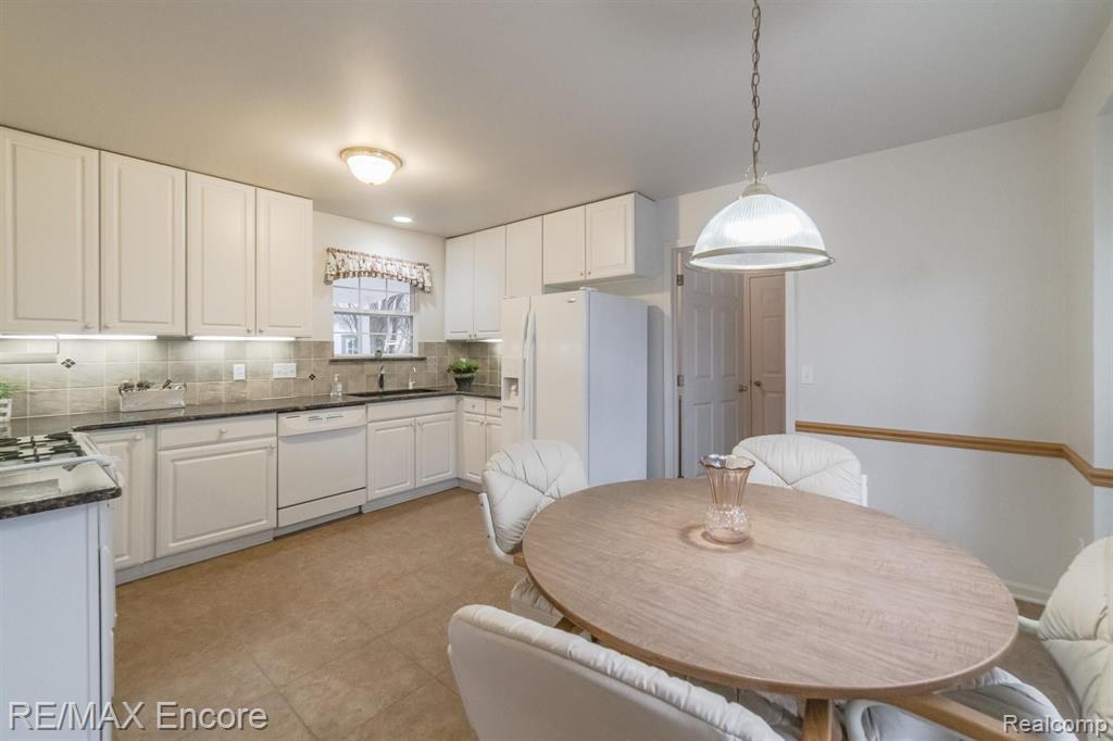 6581 Summit Ridge Court, Unit 49 Clarkston, MI 48346 - Photo 18 of 41