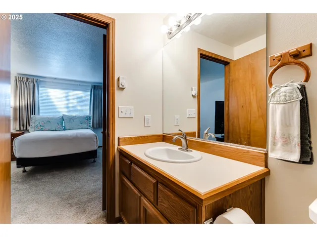 $249,900 | 2051 Lake Isle Terrace, Eugene, OR 97401