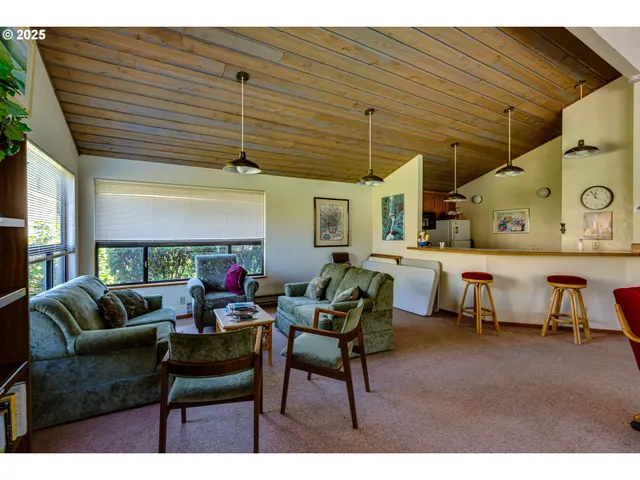 $249,900 | 2051 Lake Isle Terrace, Eugene, OR 97401