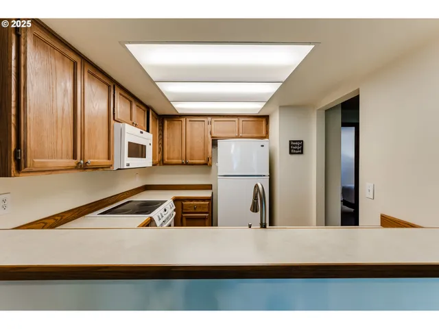 $249,900 | 2051 Lake Isle Terrace, Eugene, OR 97401