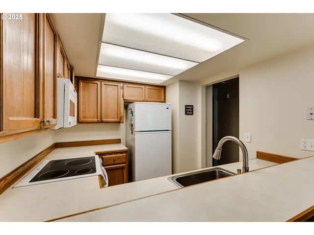 $249,900 | 2051 Lake Isle Terrace, Eugene, OR 97401