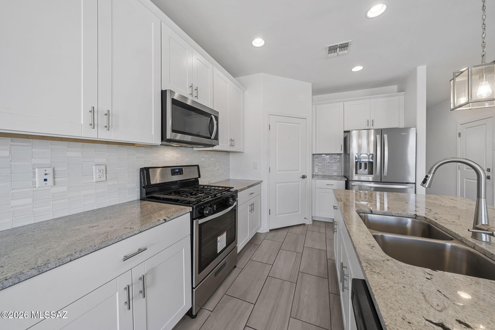 14020 East Golden Oaks Road Vail, AZ 85641 - Photo 11 of 42