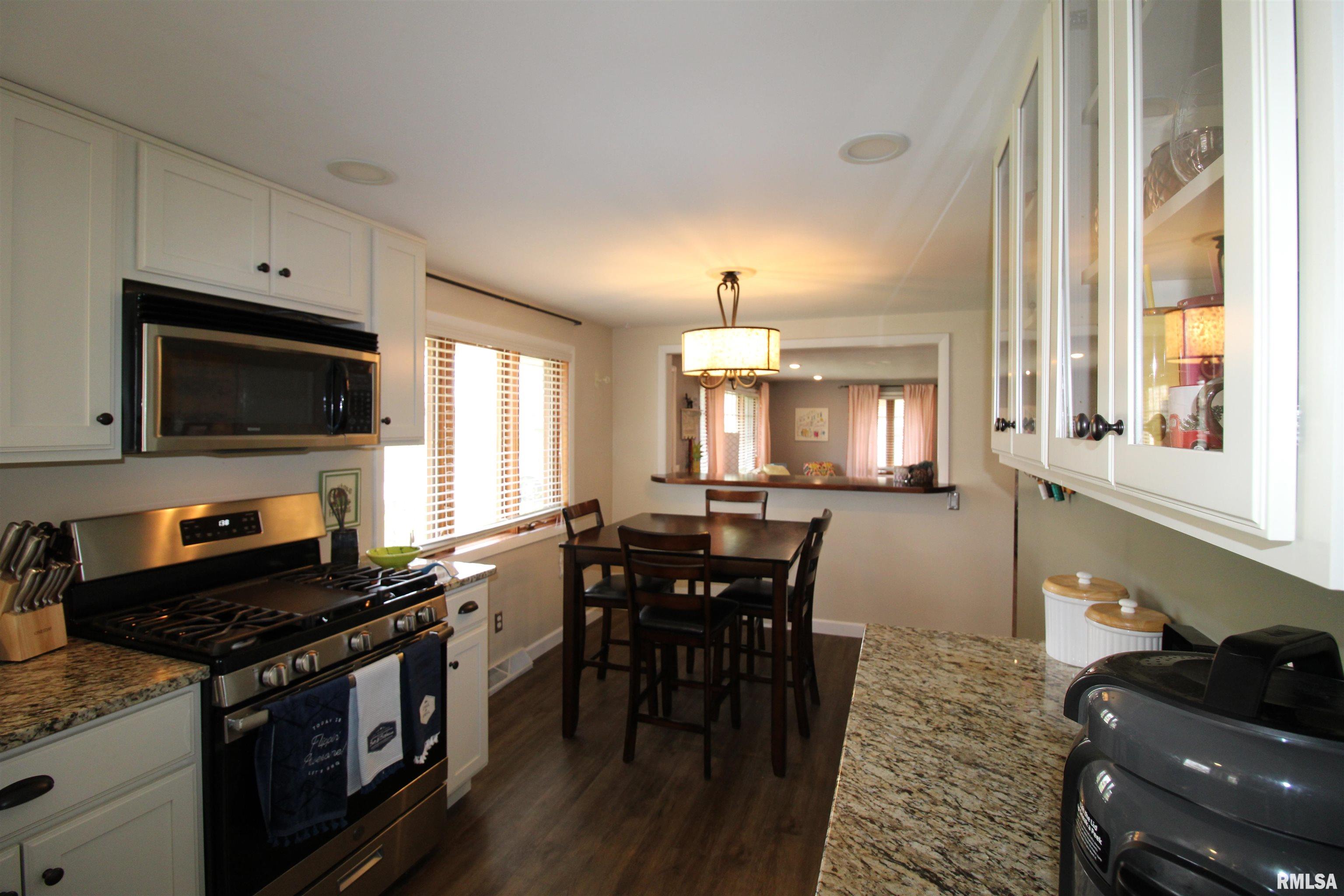 403 Sherwood Park Road Washington, IL 61571 - Photo 11 of 35 Gallery Image 11