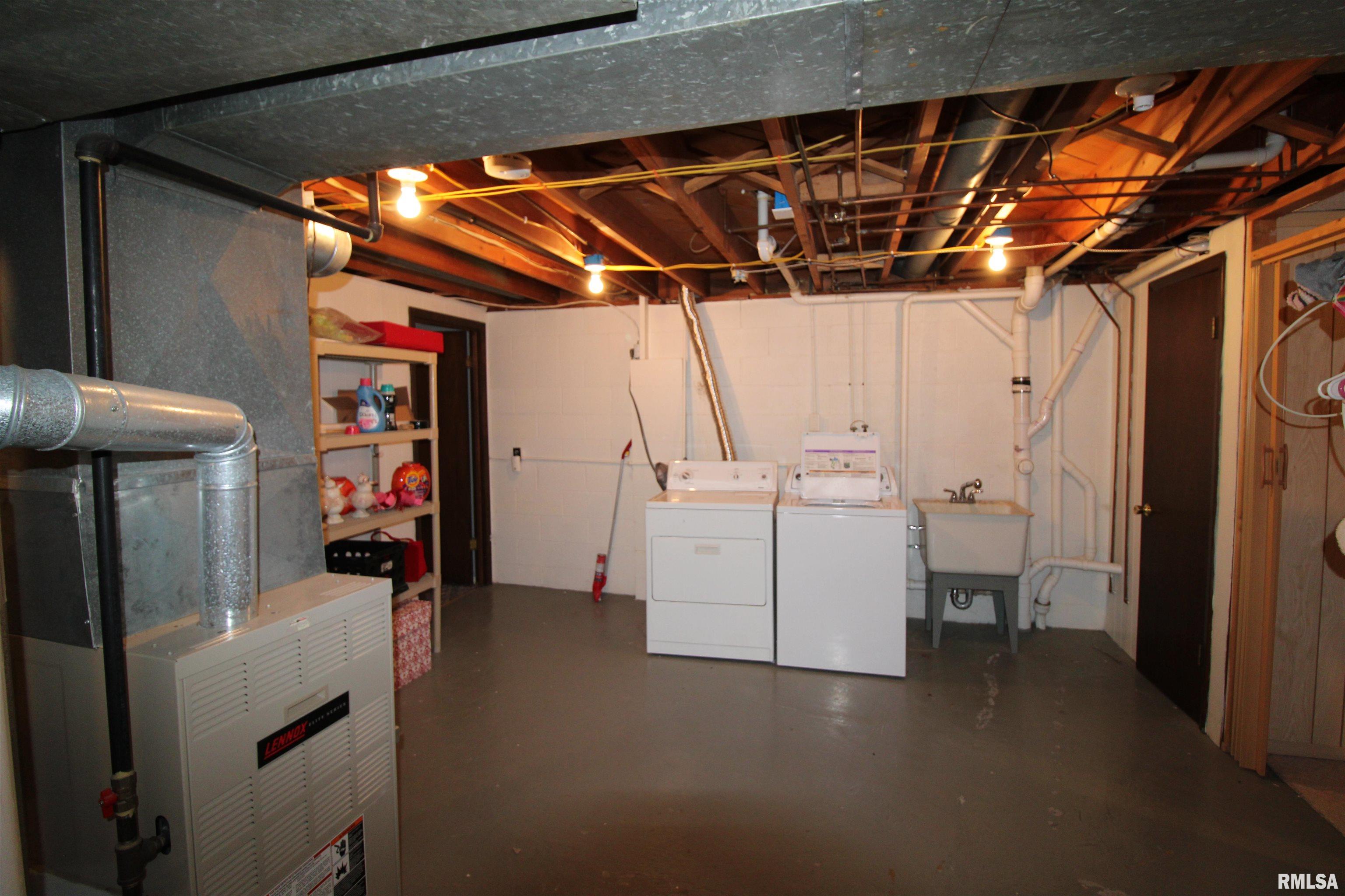 403 Sherwood Park Road Washington, IL 61571 - Photo 29 of 35 Gallery Image 29