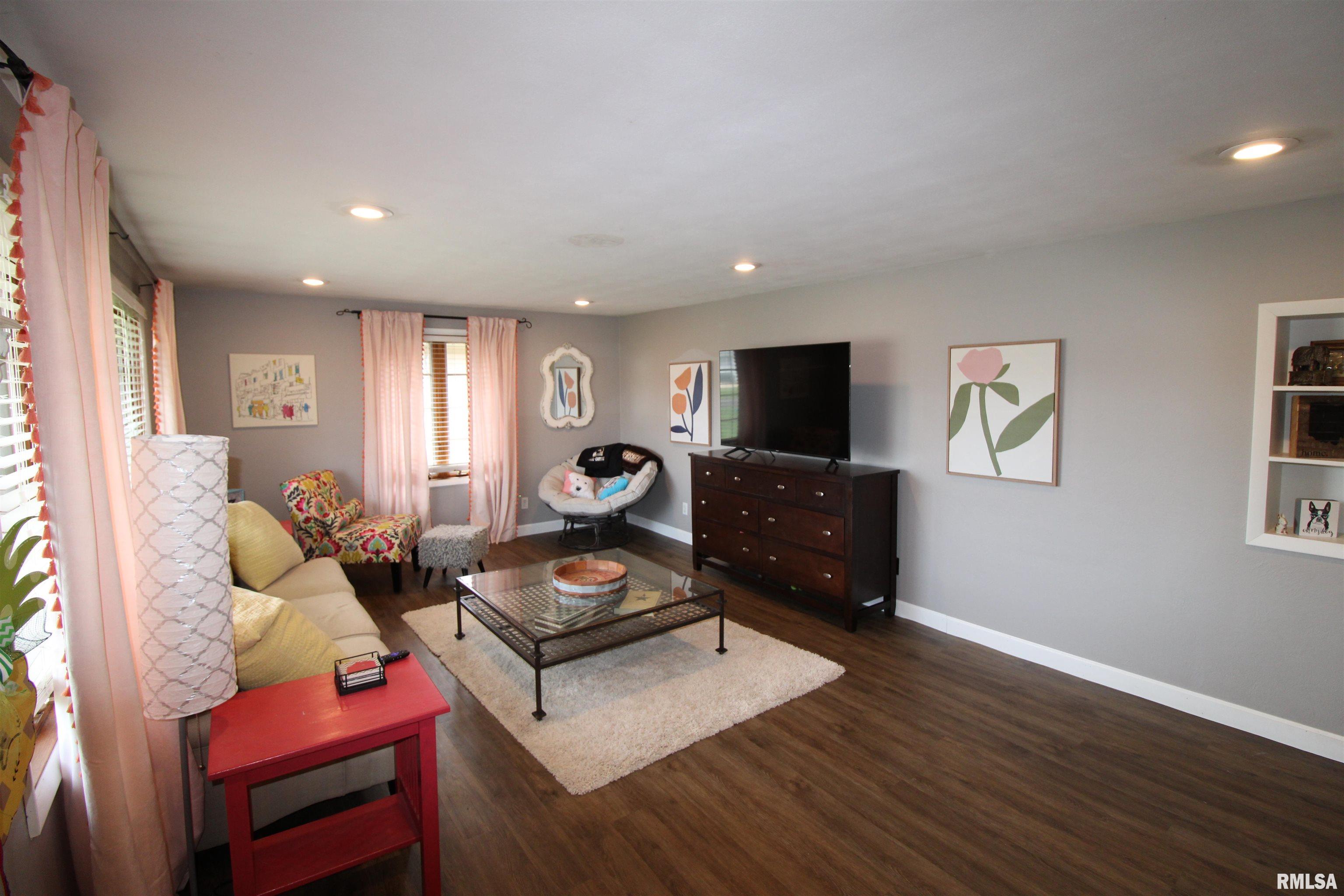403 Sherwood Park Road Washington, IL 61571 - Photo 3 of 35 Gallery Image 3