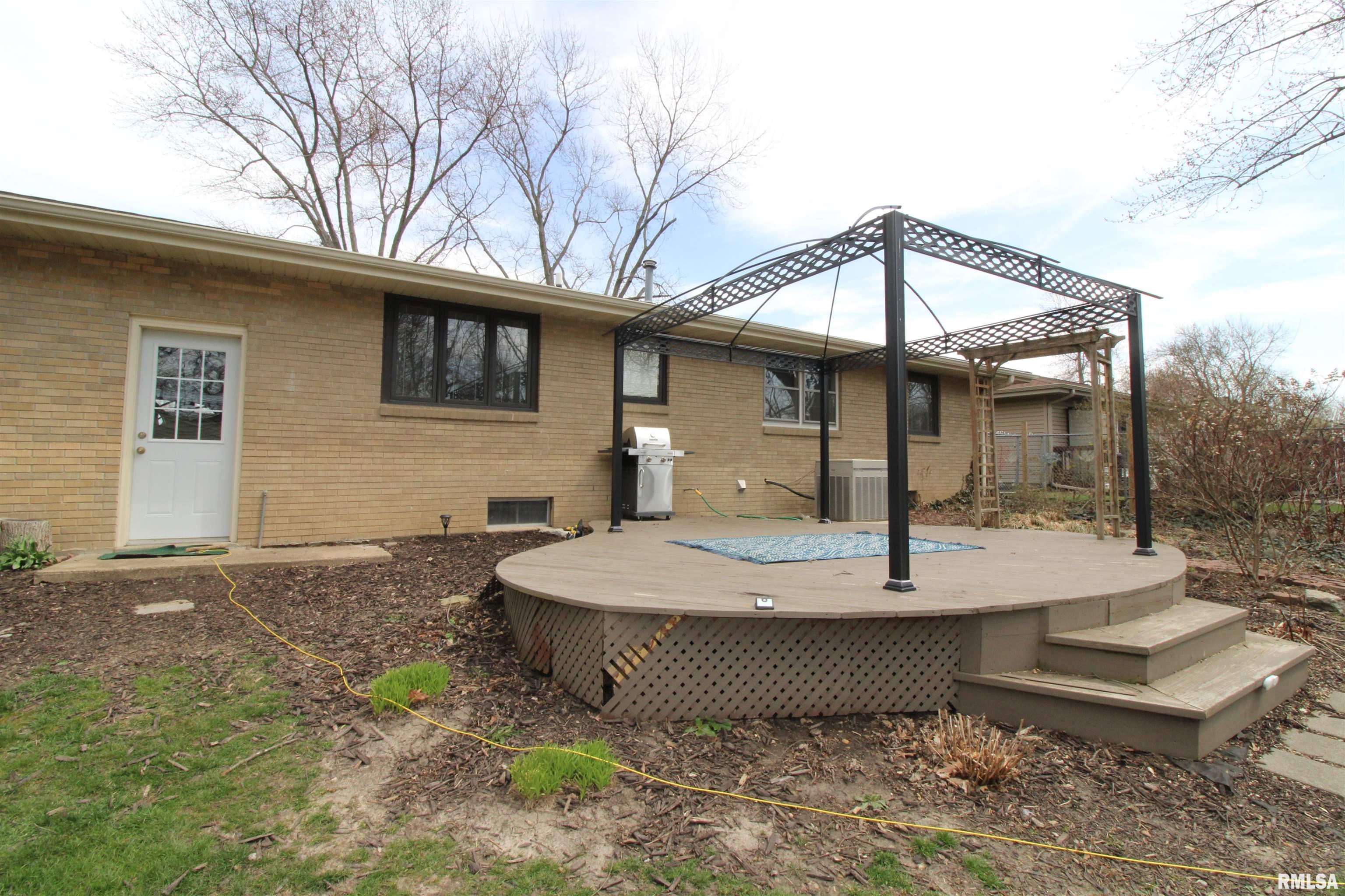 403 Sherwood Park Road Washington, IL 61571 - Photo 34 of 35 Gallery Image 34