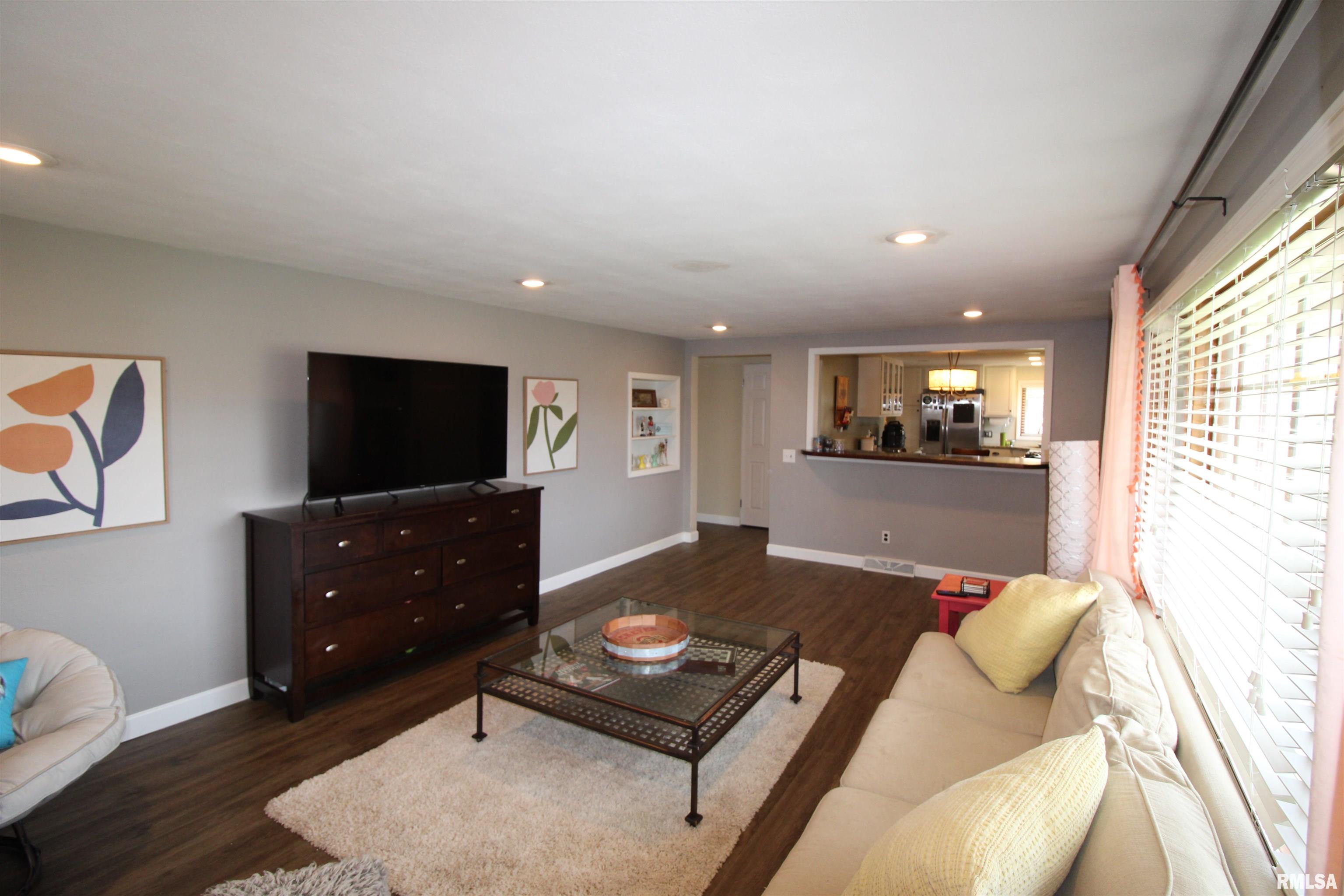 403 Sherwood Park Road Washington, IL 61571 - Photo 5 of 35 Gallery Image 5