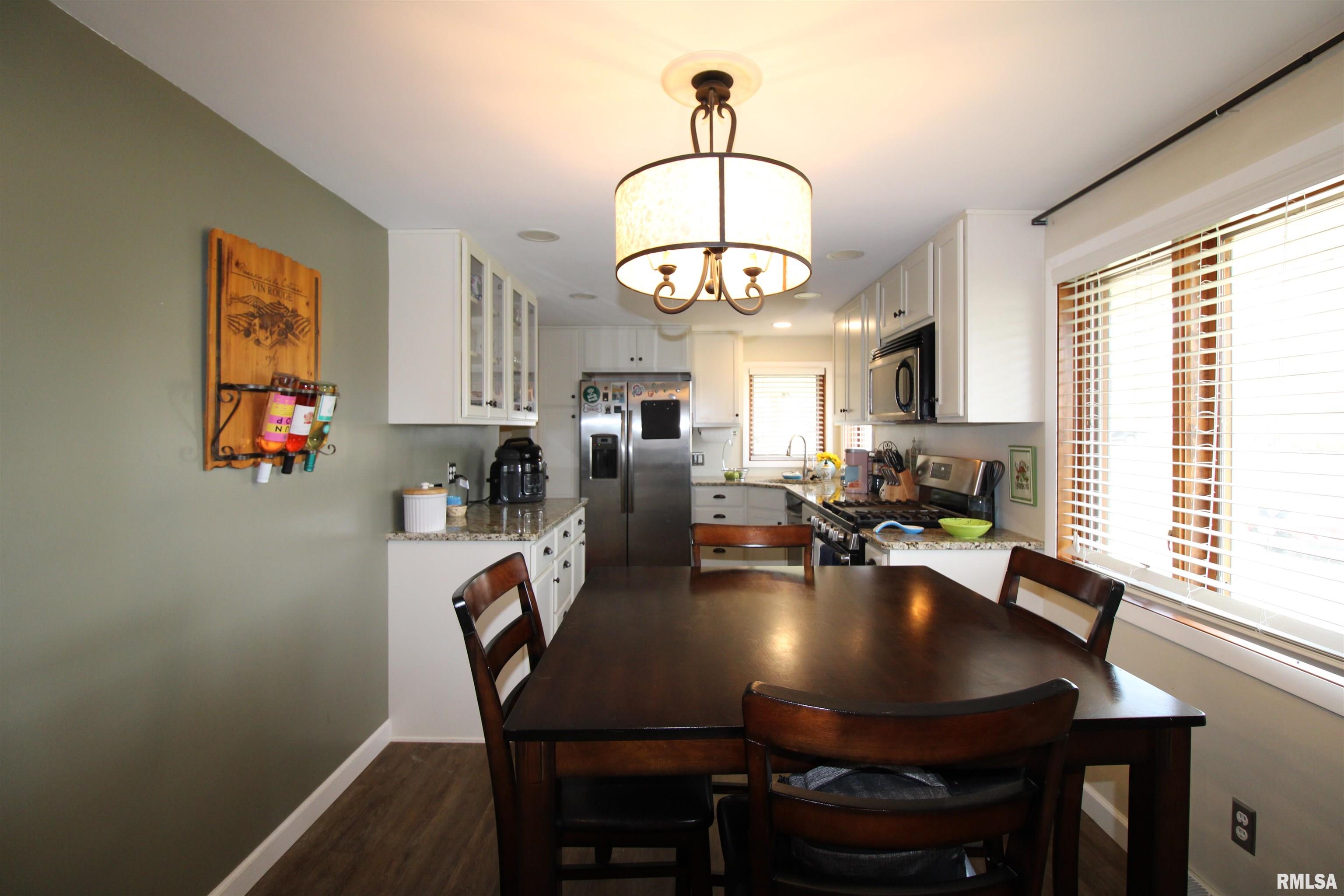 403 Sherwood Park Road Washington, IL 61571 - Photo 7 of 35 Gallery Image 7