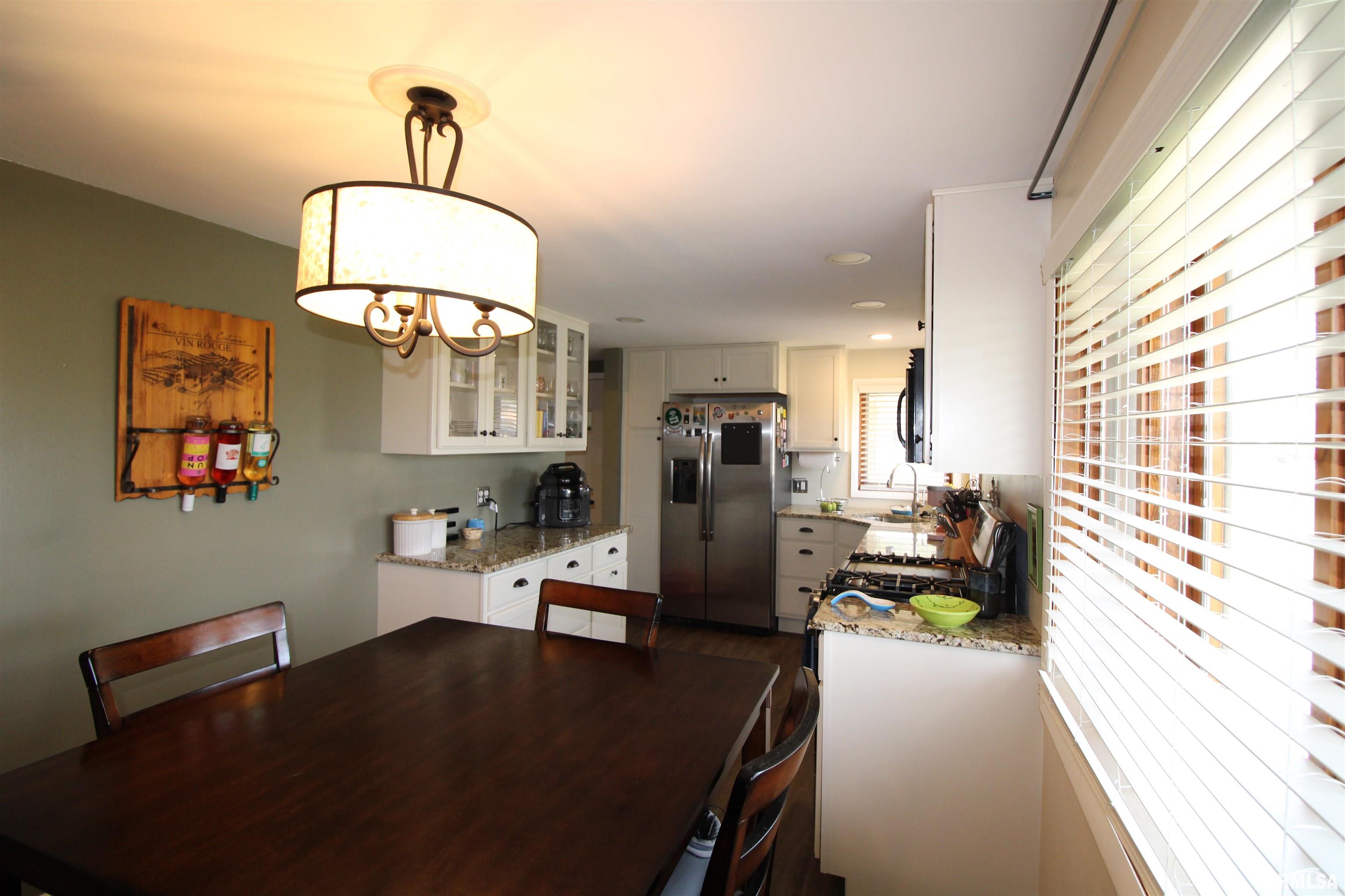 403 Sherwood Park Road Washington, IL 61571 - Photo 8 of 35 Gallery Image 8