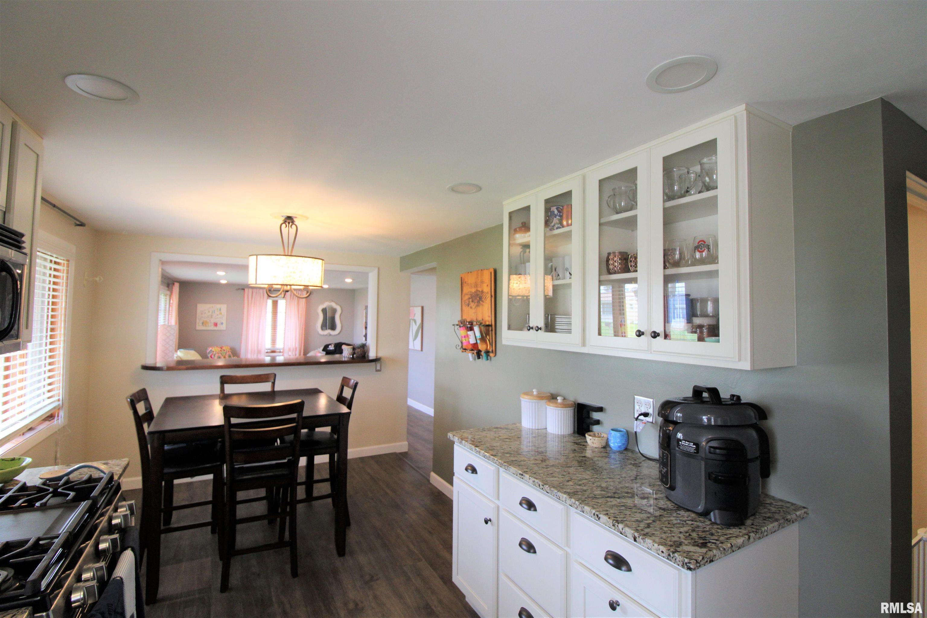 403 Sherwood Park Road Washington, IL 61571 - Photo 9 of 35 Gallery Image 9