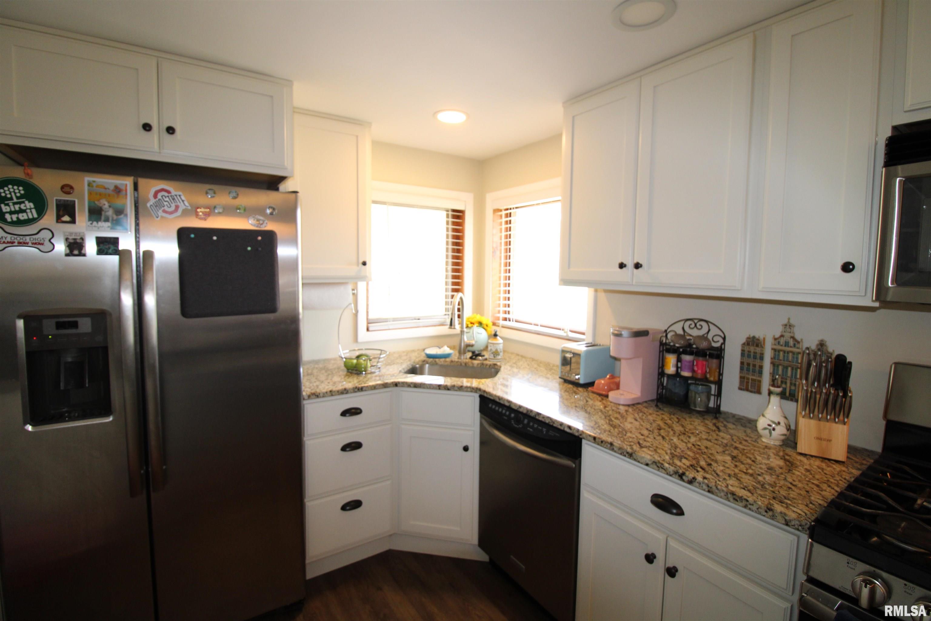 403 Sherwood Park Road Washington, IL 61571 - Photo 10 of 35 Gallery Image 10