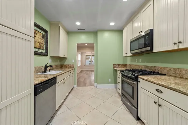 $3,700 | 316 East Foothill Boulevard, Glendora, CA 91741