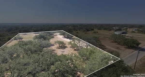 $180,000 | 1304 County Road 777, Devine, TX 78016