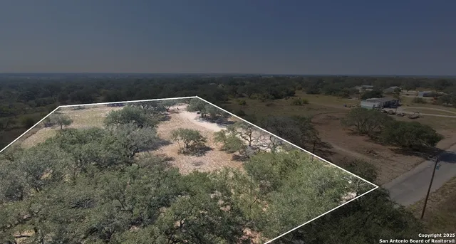 $180,000 | 1304 County Road 777, Devine, TX 78016