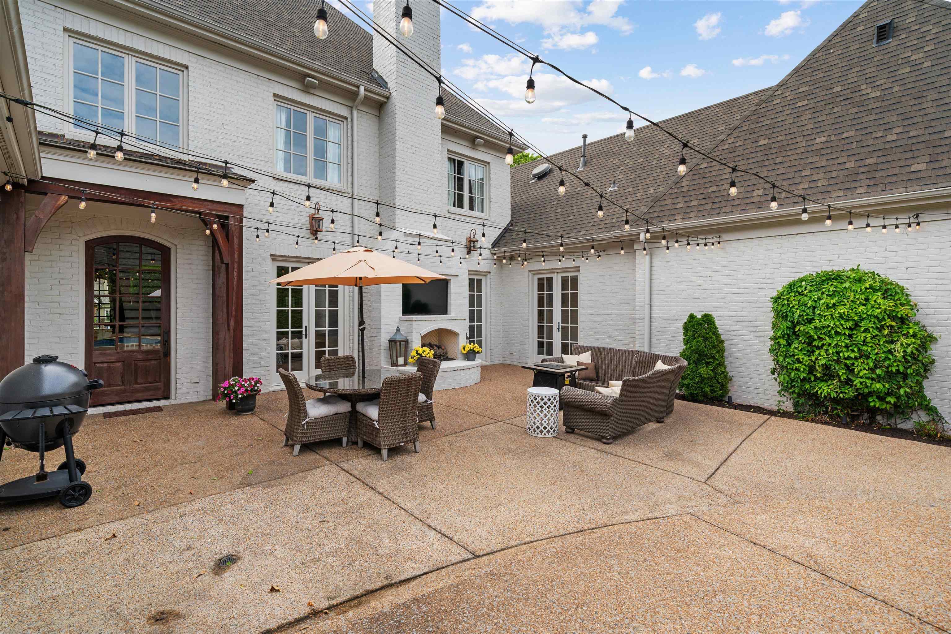 1328 Bridgepointe Drive Collierville, TN 38017 - Photo 33 of 40 a view of the patio with dining table and chairs under an umbrella